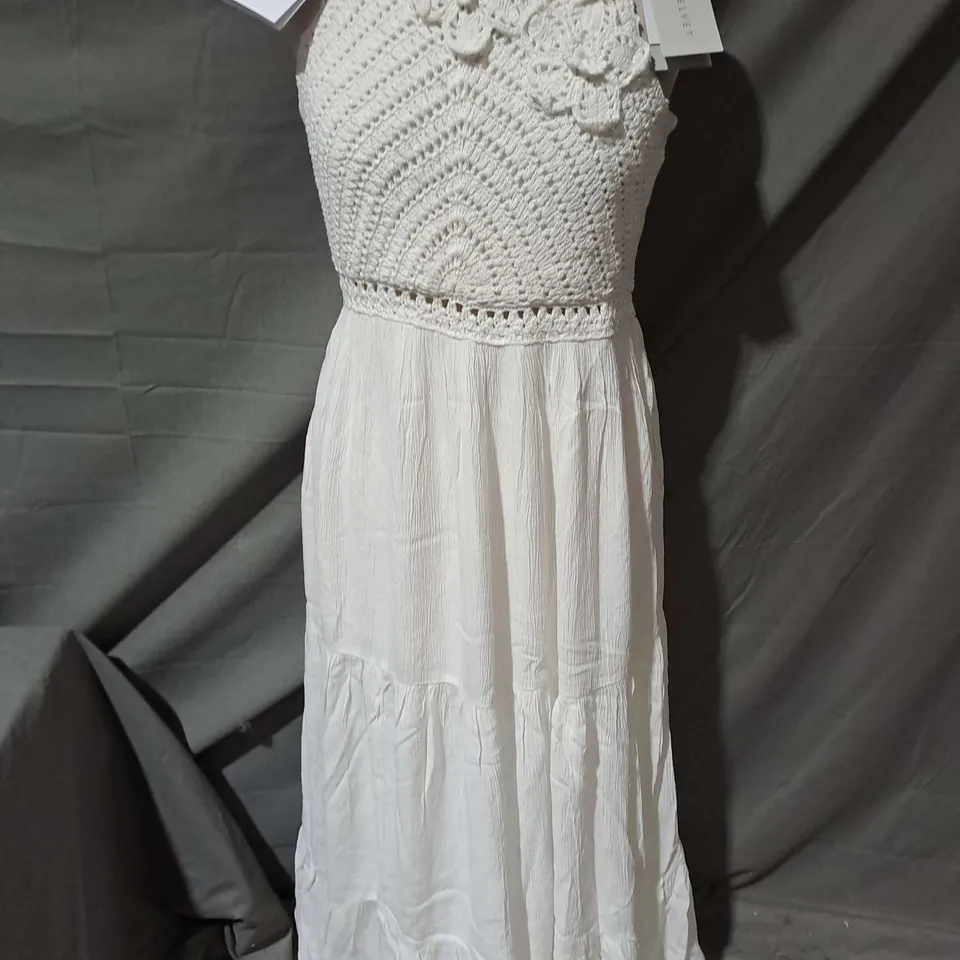 MINT VELVET FLORAL CROCHET MAXI DRESS IN WHITE - UK 10