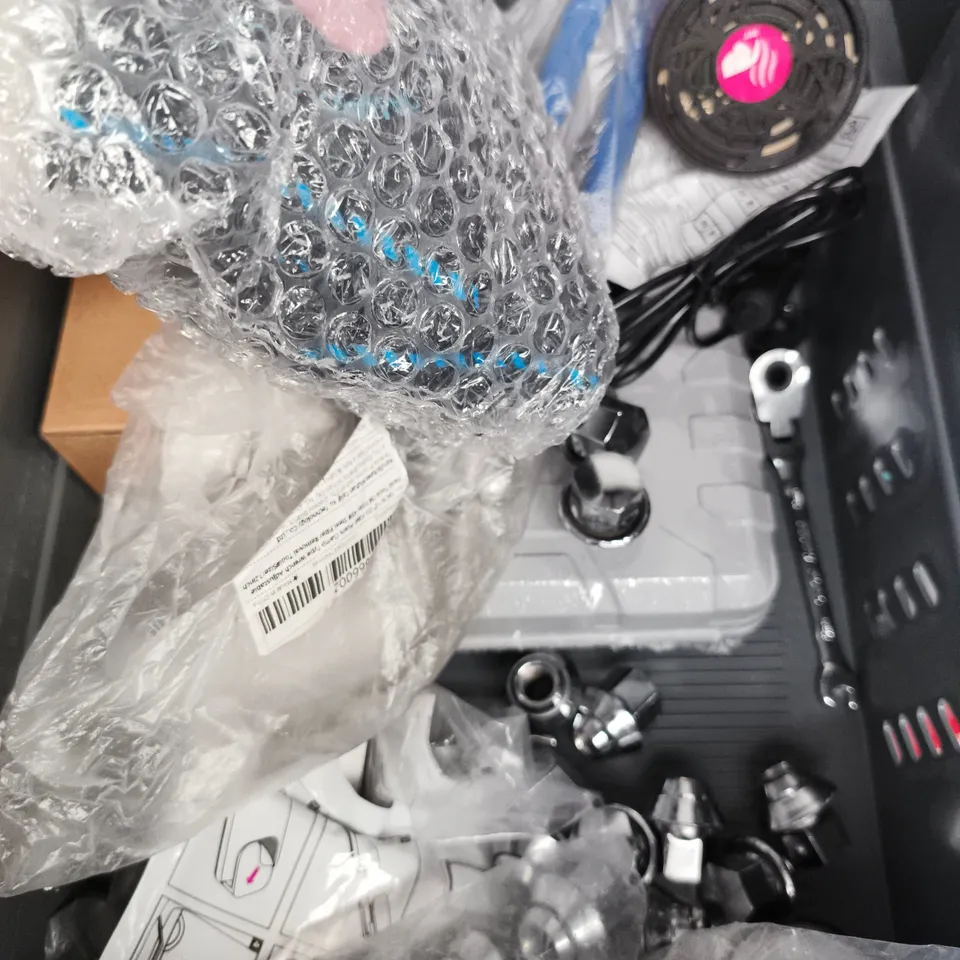 APPROXIMATELY 10 ASSORTED VEHICLE PARTS AND ACCESSORIES TO INCLUDE AIR FRESHENER, BUFFER PADS, DEHUMIDIFIER ETC - COLLECTION ONLY