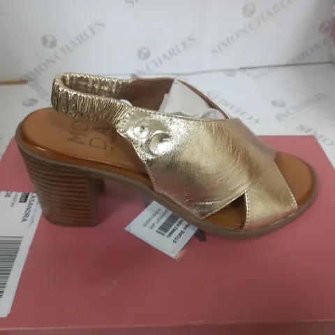 MIP LASSANDRA SANDAL IN GOLD SIZE 3