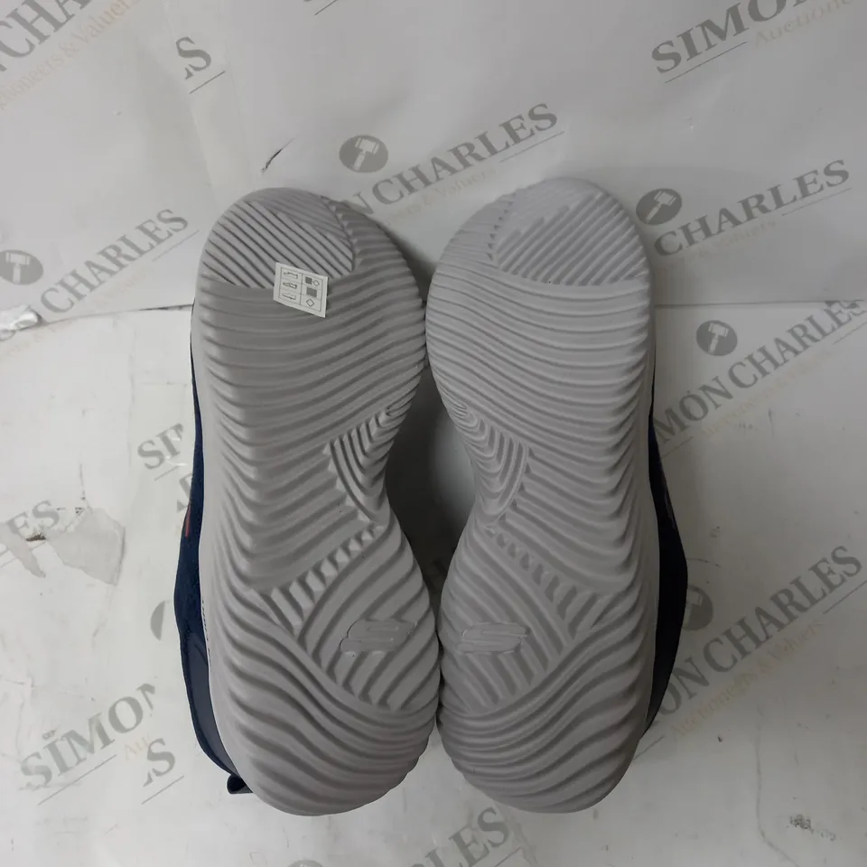 SKECHERS MENS AIR COOLED MEMORY FOAM TRAINERS - SIZE 9