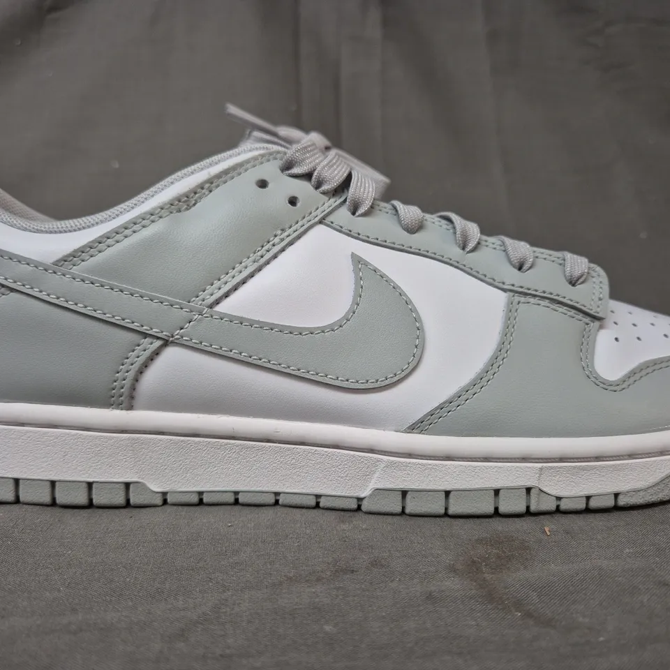 BOXED PAIR OF NIKE DUNK LOW RETRO SHOES IN GREY/WHITE UK SIZE 9