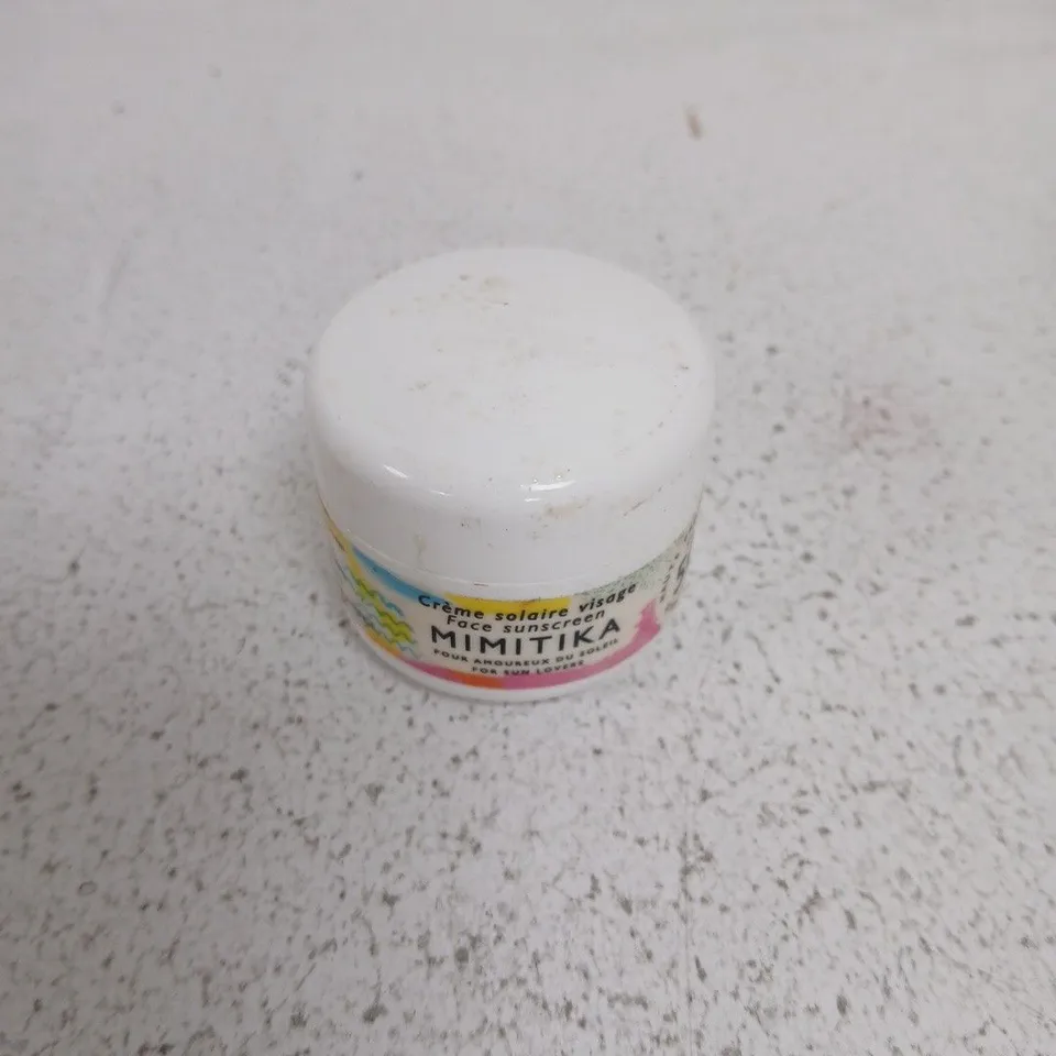 BOX OF APPROXIMATELY 200 FACE SUN-CREAM