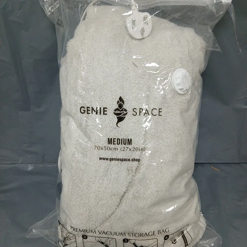 GENIE SPACE MEDIUM HEATED BLANKET IN NAVY