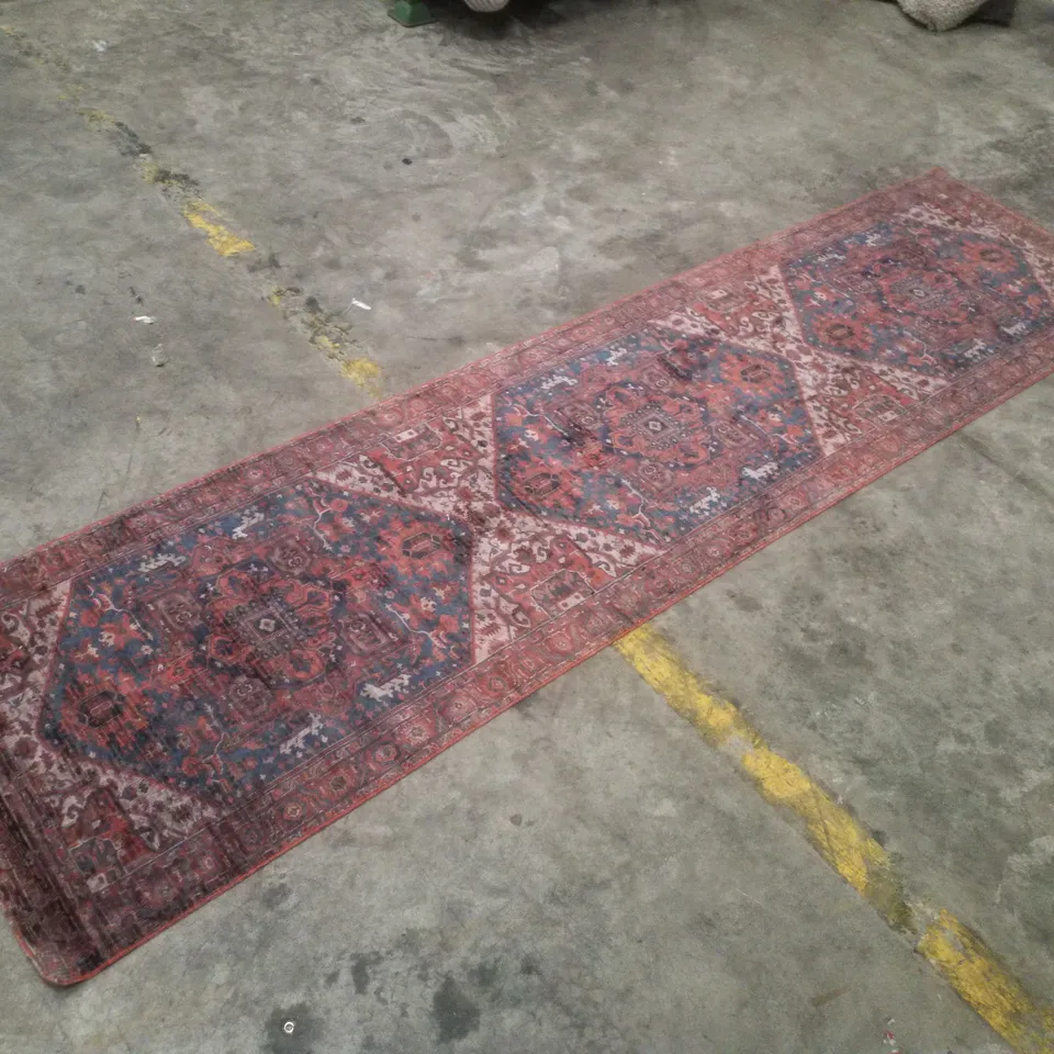 QUALITY DESIGNER AREA RUG APPROXIMATELY 75×300CM