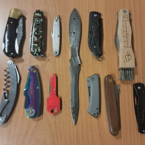 LOT OF 12 ASSORTED KNIFES AND MULTI TOOLS