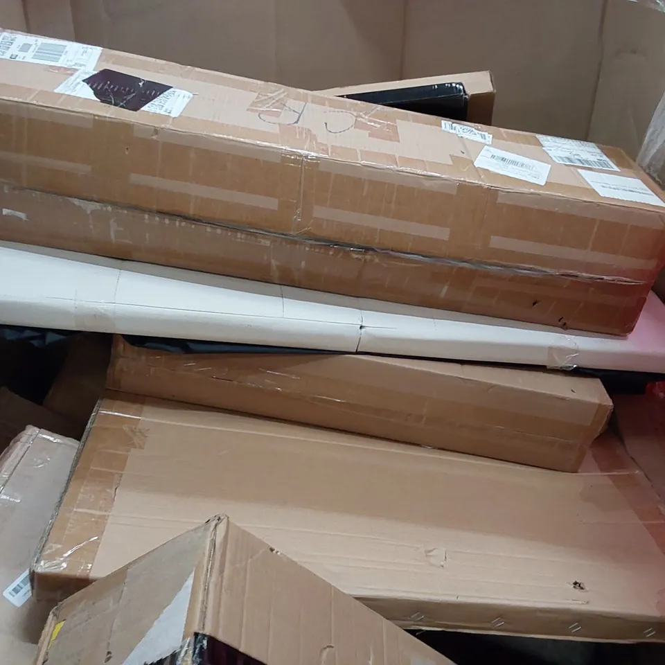 PALLET OF ASSORTED ITEMS INCLUDING: AIR FRYER, PET BEDS, DRYING RACKS, INTEGRATED LIGHT FIXTURE