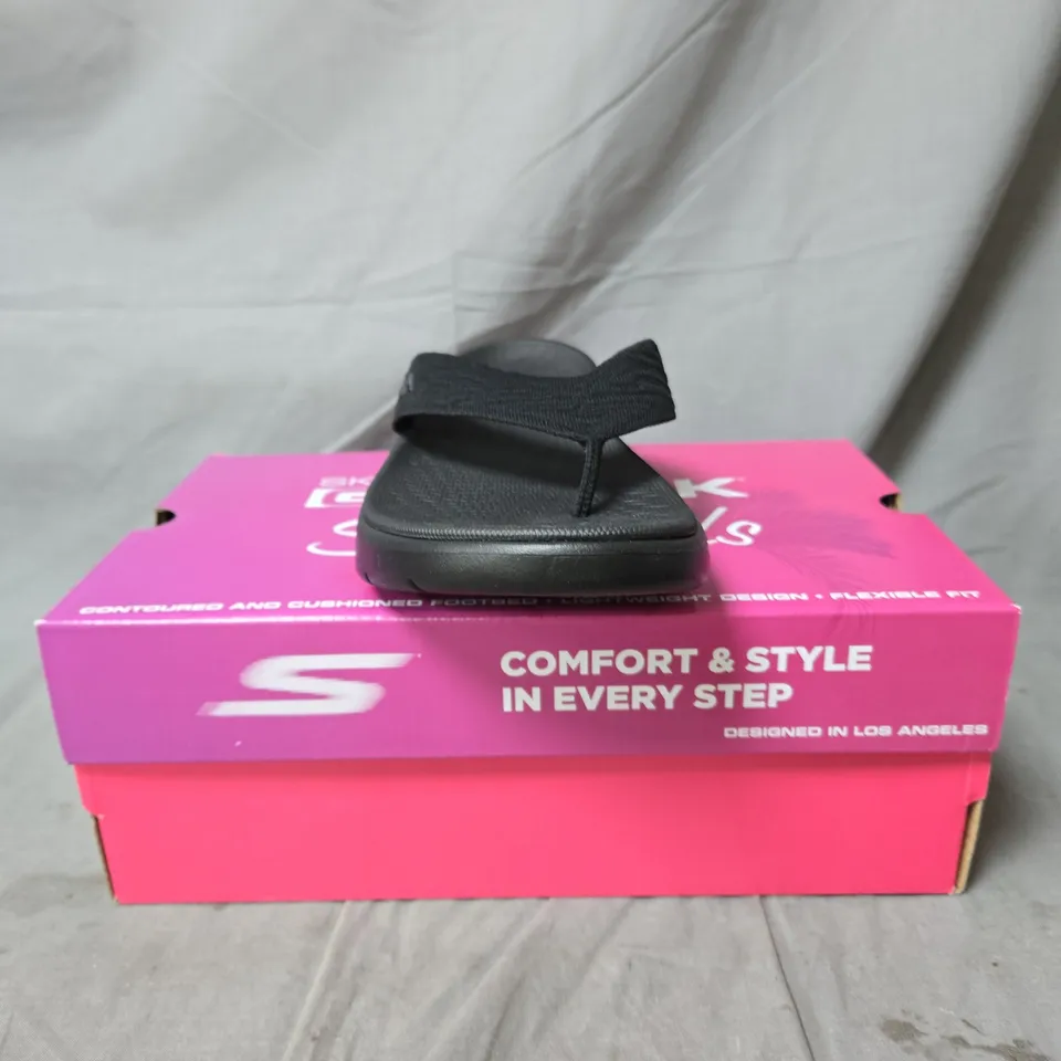 SKECHERS GO WALK BLACK FLIP-FLOP SANDALS – BOXED SIZE 6