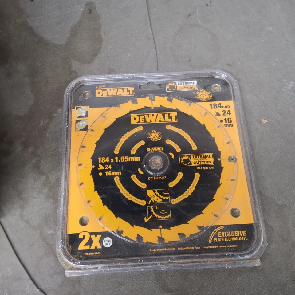 TOTE OF APPROXIMATELY 12 ASSORTED ITEMS TO INCLUDE: DEWALT CUTTING DISK 