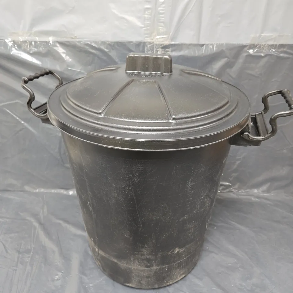 PLASTIC STORAGE CONTAINER WITH LID IN BLACK 