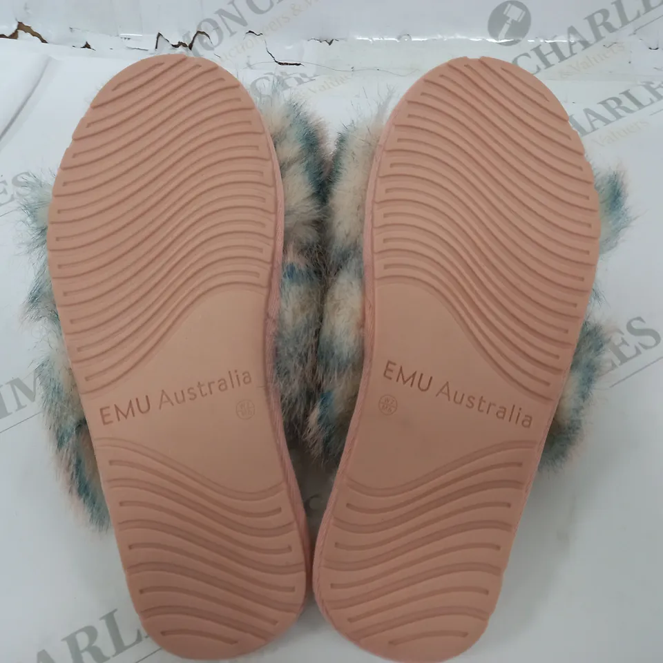 BOOXED PAIR OF EMU AUSTRALIA SLIPPERS - 5