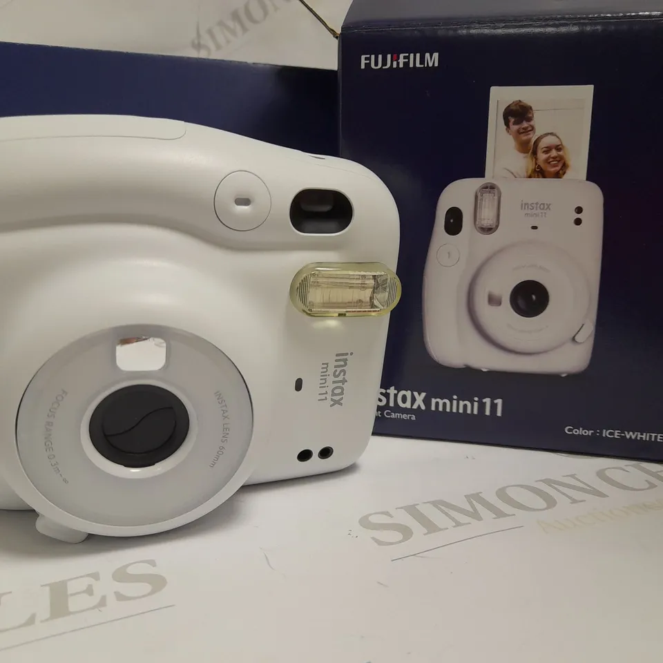 FUJIFILM INSTAX MINI 11 INSTANT CAMERA BUNDLE RRP £115