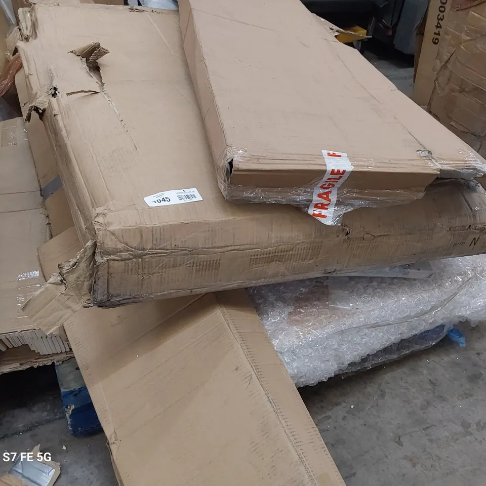 PALLET OF ASSORTED BOXED FURNITURE PARTS INCLUDING MIDSLEEPER, DINING TABLE, BATH FRONT PANEL.