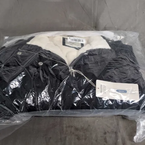 BAGGED HOLLISTER FLEECE LINBED COAT - SIZE M