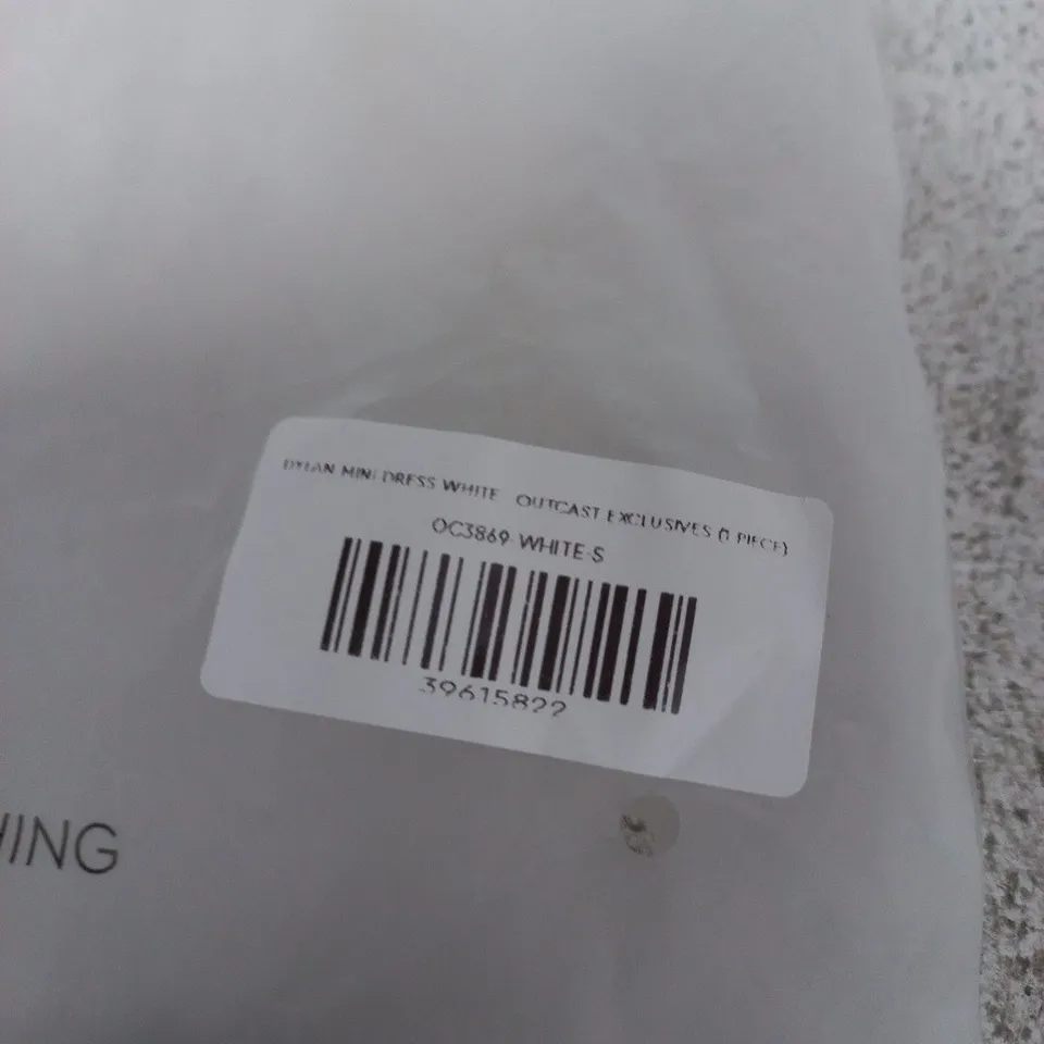 OUTCAST CLOTHING WHITE DRESS SHIRT – SIZE S (OC3869)