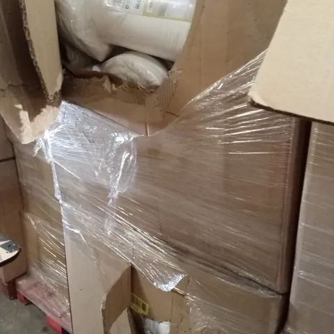 PALLET CONTAINING A LARGE QUANTITY OF BEDDING PRODUCTS
