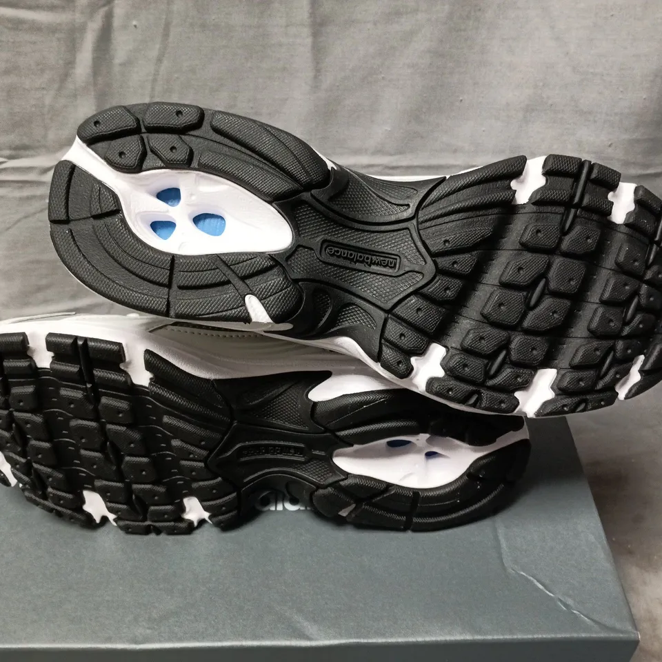 BOXED NEW BALANCE GR530CB MEN'S RUNNING SHOES – GREY/WHITE, UK 5 (EU 38)