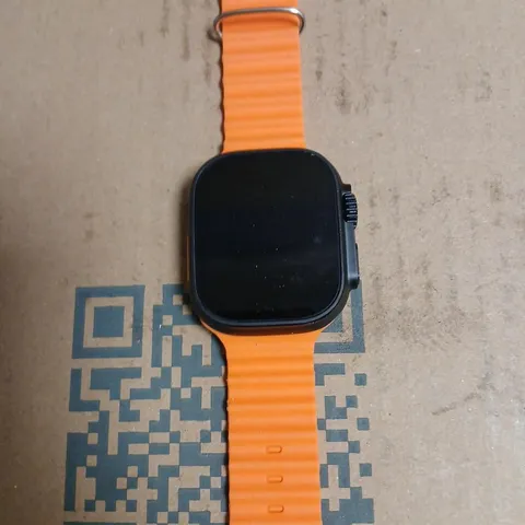 SMARTWATCH WITH ORANGE SILICONE STRAP – BLACK CASE