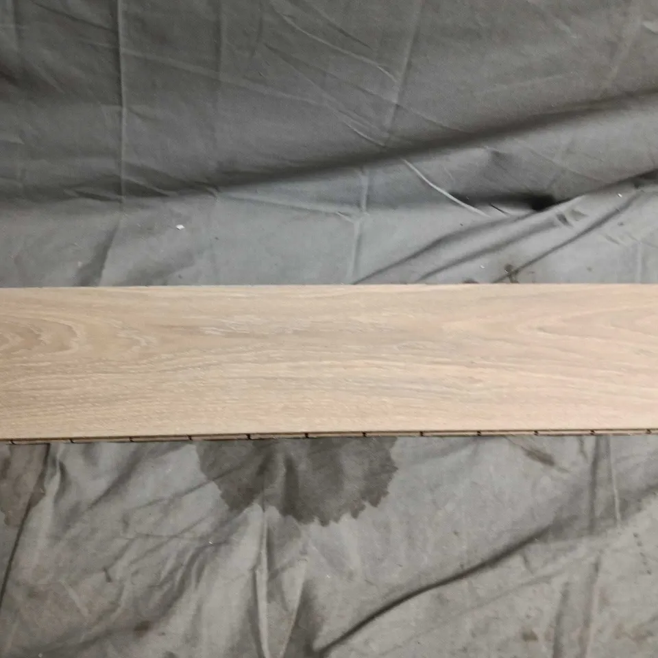 LAMINATE FLOORING PLANK – LIGHT OAK EFFECT