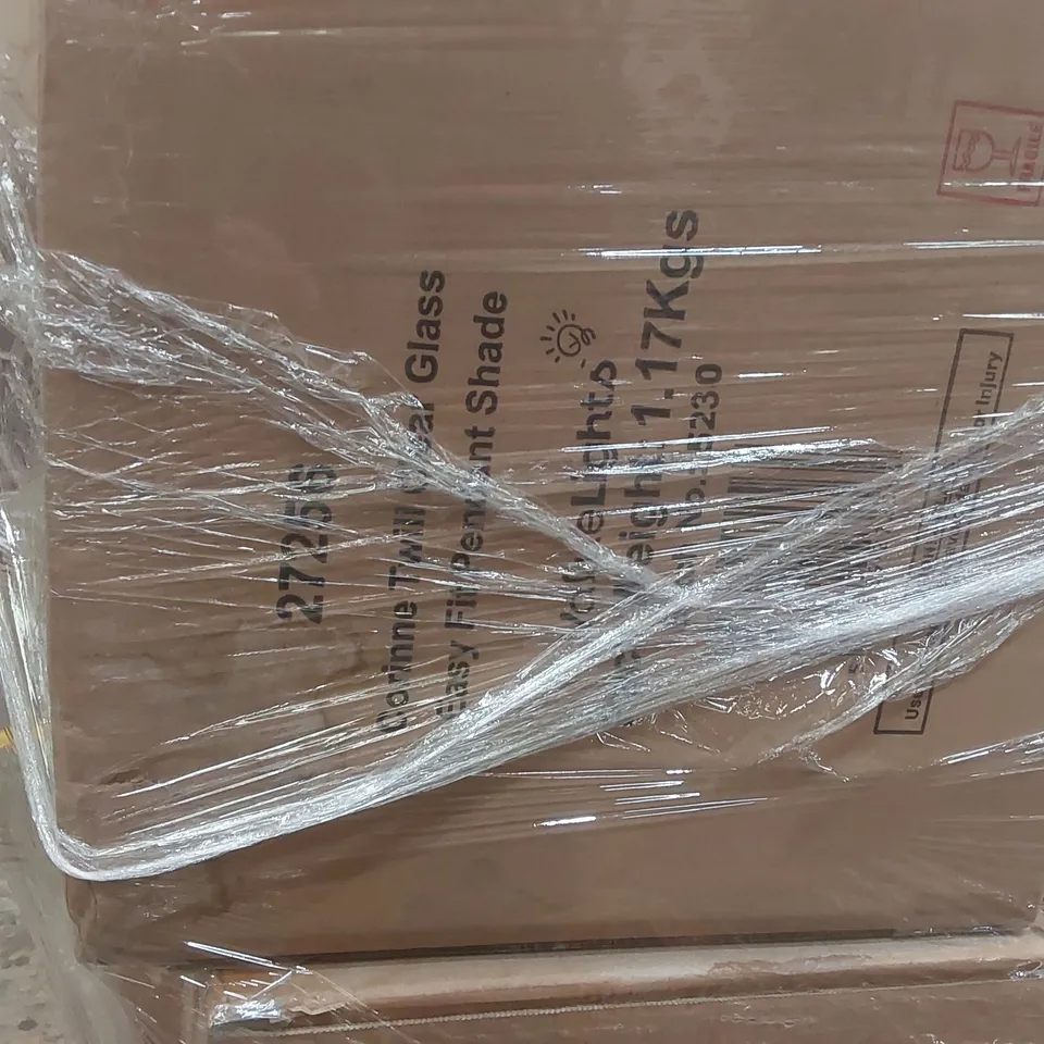 PALLET CONTAINING A VERY LARGE QUANTITY OF HOME LIGHTING PRODUCTS