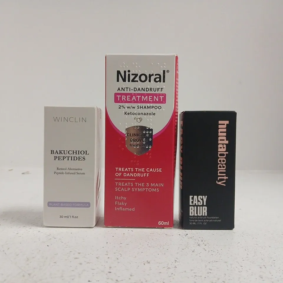 APPROXIMATELY 15 ASSORTED COSMETIC ITEMS INCLUDING VARIOUS MAKES AND BRANDS - COLLECTION ONLY