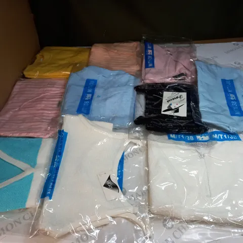 LOT OF APPROX 10 ASSORTED CLOTHING ITEMS IN VARIOUS SIZES