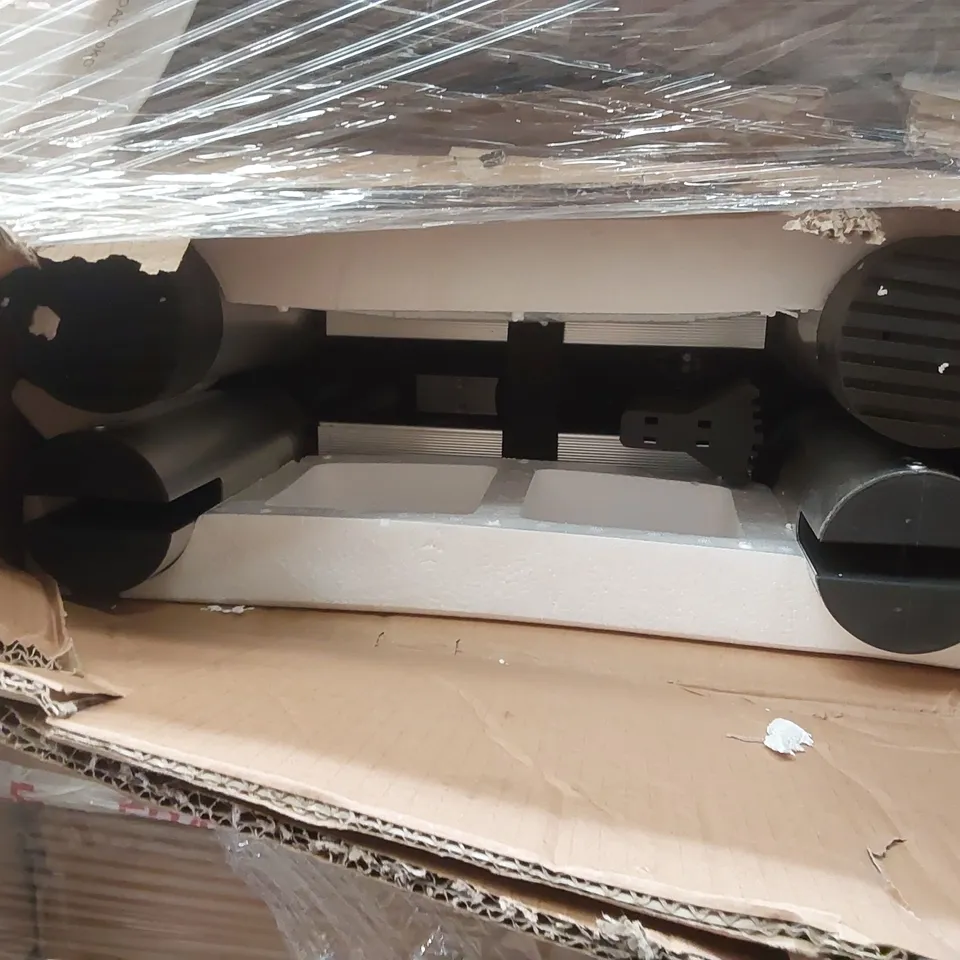PALLET CONTAINING A LARGE ASSORTMENT OF CONSUMER PRODUCTS INCLUDING: BATHROOM MIRRORS, LADDER ECT