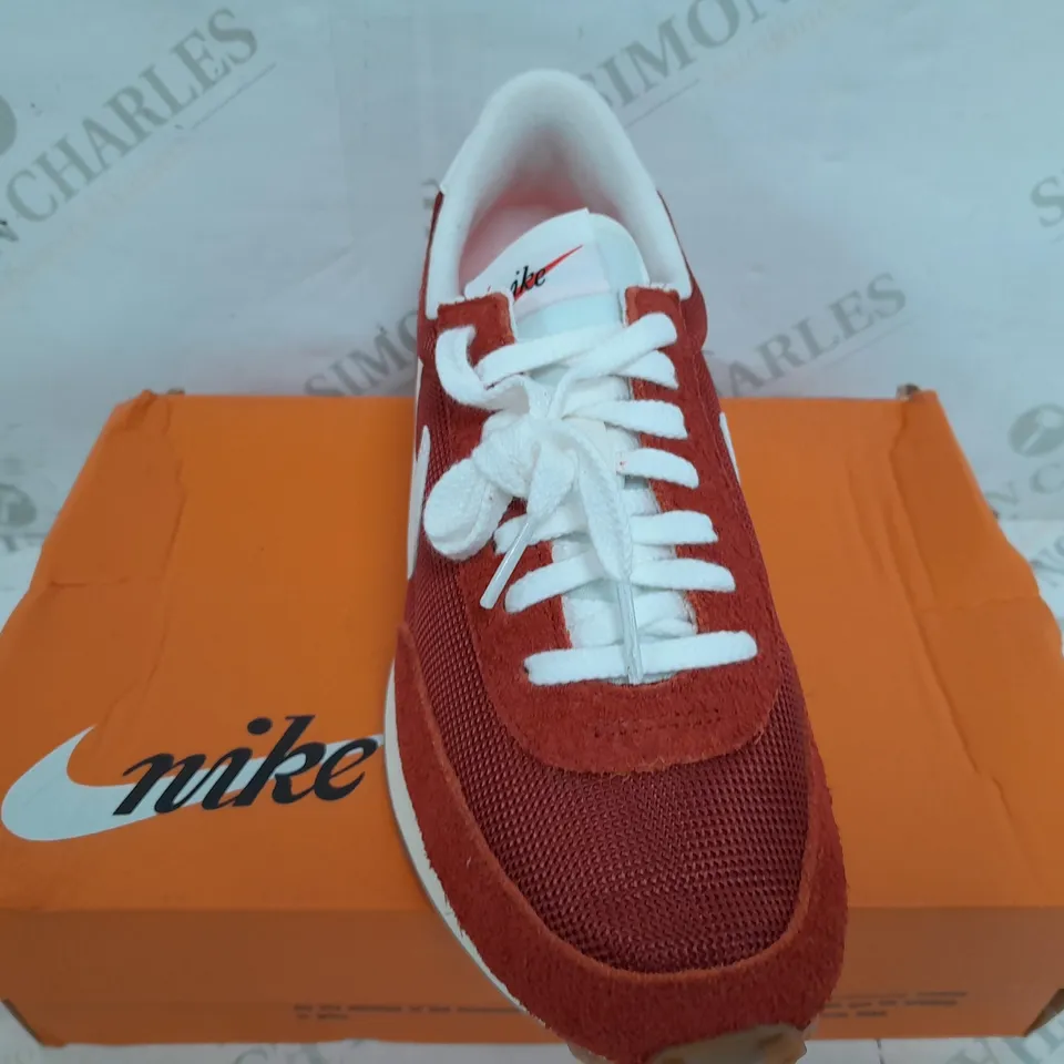 BOXED PAIR OF NIKE WOMENS NIKE DAYBREAK VINTAGE TRAINERS IN RUGGED ORANGE - UK 5.5