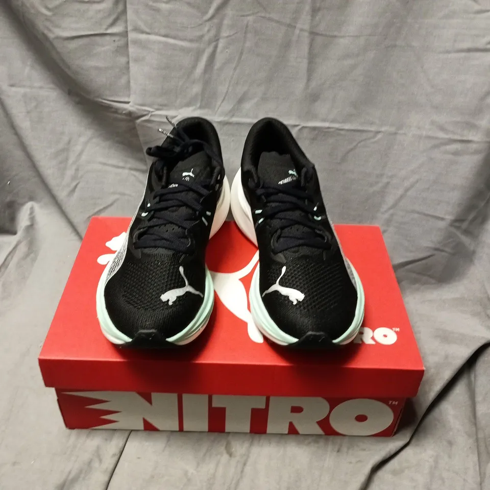 BOXED PAIR OF PUMA DEVIATE NITRO 3 TRAINERS IN BLACK/MINT - UK 8