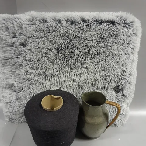 APROXIMATELY 6 ASSORTED HOUSEHOLD ITEMS TO INCLUDE FLOOT MAT, ROLL OF STRING, MILK JUG, ETC
