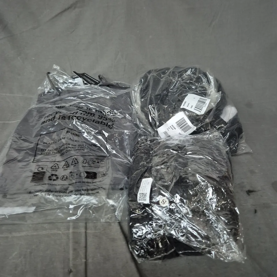 APPROXIMATELY 25 ASSORTED CLOTHING AND FASHION PRODUCTS IN VARIOUS STYLES AND SIZES - COLLECTION ONLY