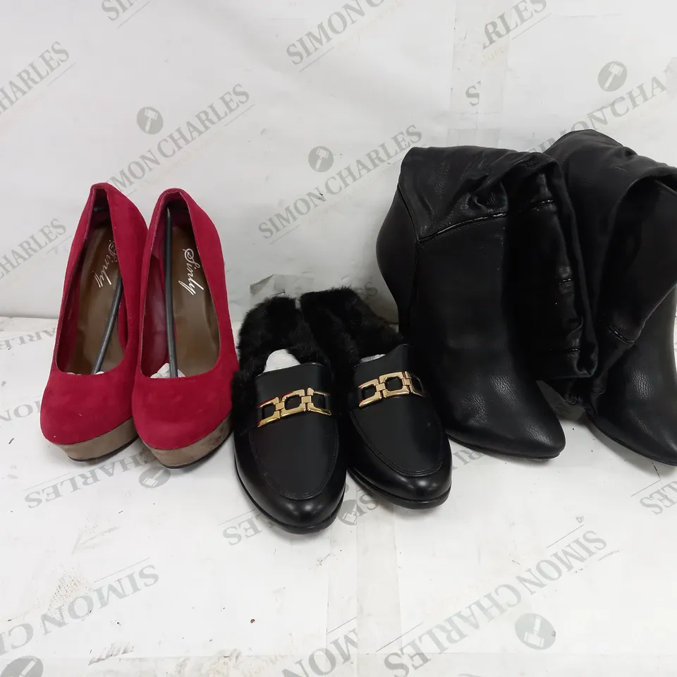 5 BOXED PAIRS OF SHOES TO INCLUDE SINLY WEDGE SHOES SIZE 36, KELSI LOAFERS SIZE 7, BESTINN KNEE-HIGH BOOTS SIZE 40 