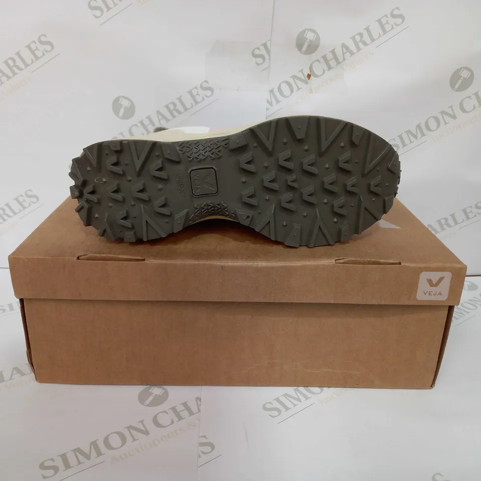 VEJA VENTURI CANVAS/MESH - UK 6