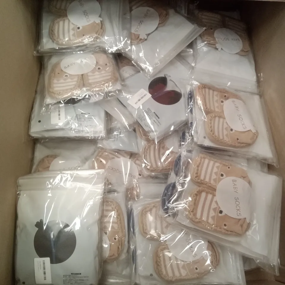 PALLET OF ASSORTED ITEMS INCLUDING BABY SOCKS & WRIST BRACES