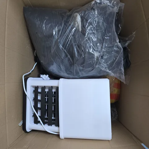 A MIX OF APPROXIMATELY 5 ASSORTED ITEMS INCLUDING BLOW UP MATTRESS ETC.