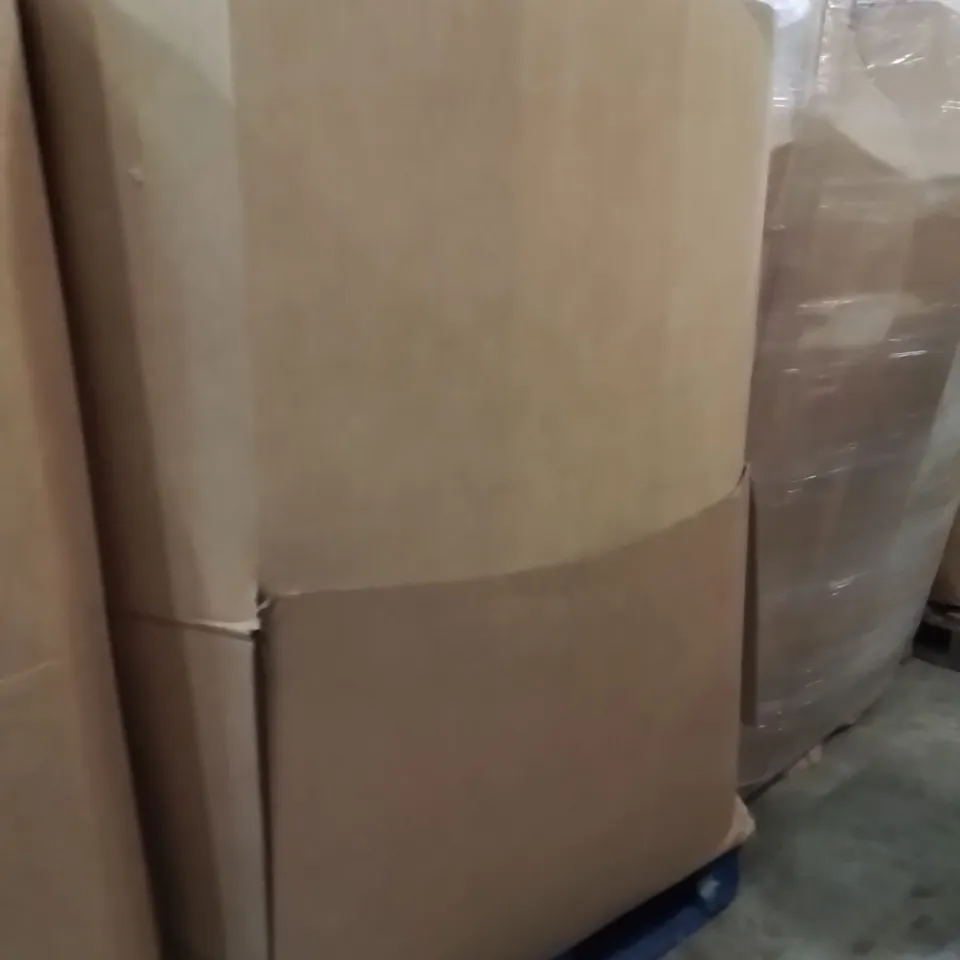 PALLET CONTAINING A VERY LARGE QUANTITY OF BLANKETS