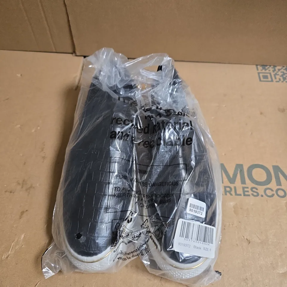 BLACK SLIP-ON TRAINERS – SIZE 6 