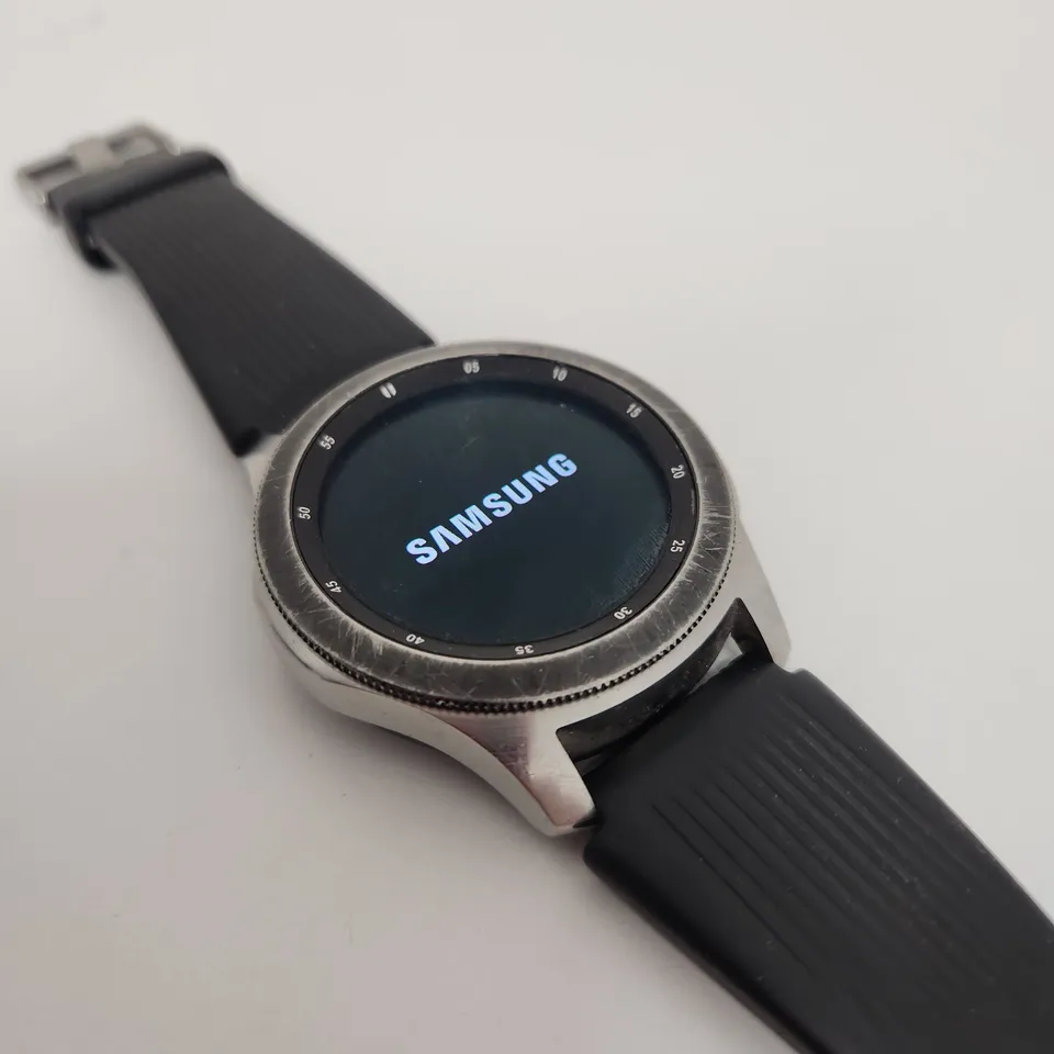 UNBOXED SAMSUNG GALAXY WATCH MODEL SM-R800 WITH STRAP