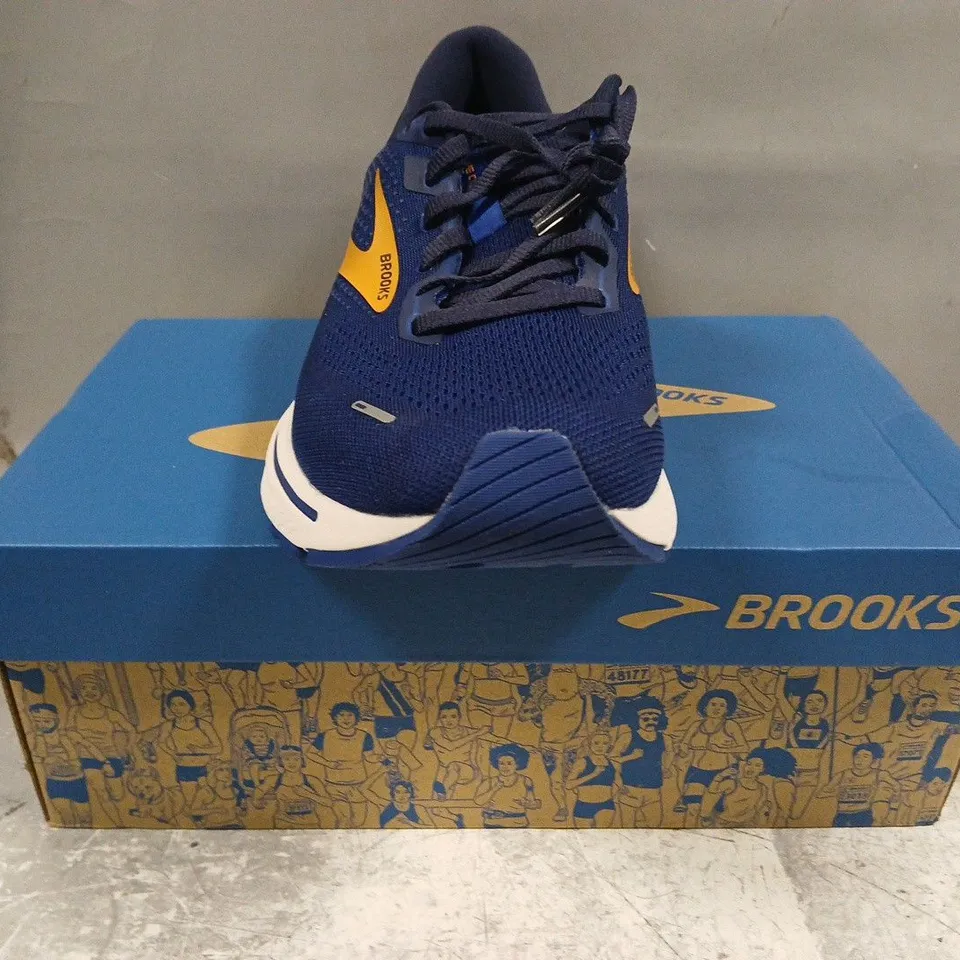 BOXED PAIR OF BROOKS ADRENALINE GTS 22 SHOES IN BLUE/ORANGE/WHITE SIZE UK 8.5