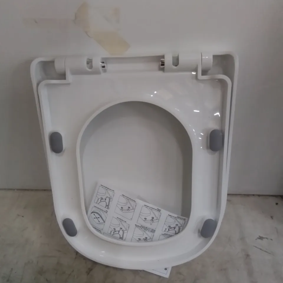 BOXED STUDIO SOFT CLOSE ELONGATED STANDARD TOILET SEAT (1 BOX)