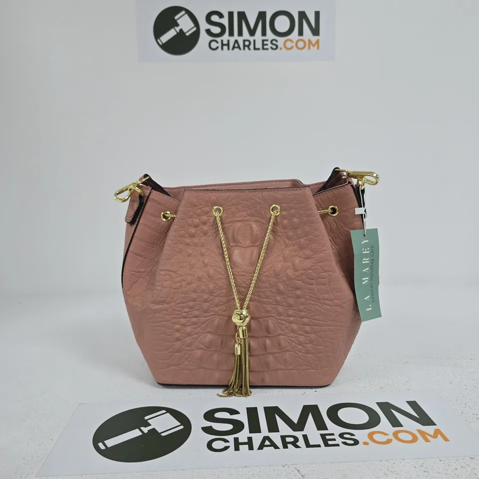 LA MAREY PINK CROCODILE-PATTERN HANDBAG WITH GOLD CHAIN STRAP – WOMEN'S ACCESSORY