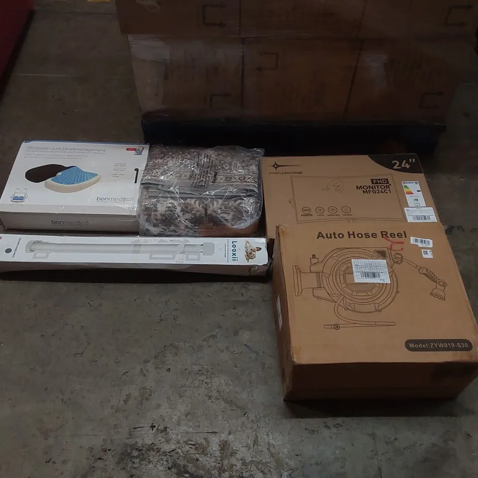 PALLET OF ASSORTED ITEMS INCLUDING: MINIFIRE 24" FHD MONITOR, AUTO HOSE REEL, RETRACTABLE SAFETY GATE, PRESSURE MANAGEMENT CUSHION, RUG ECT 