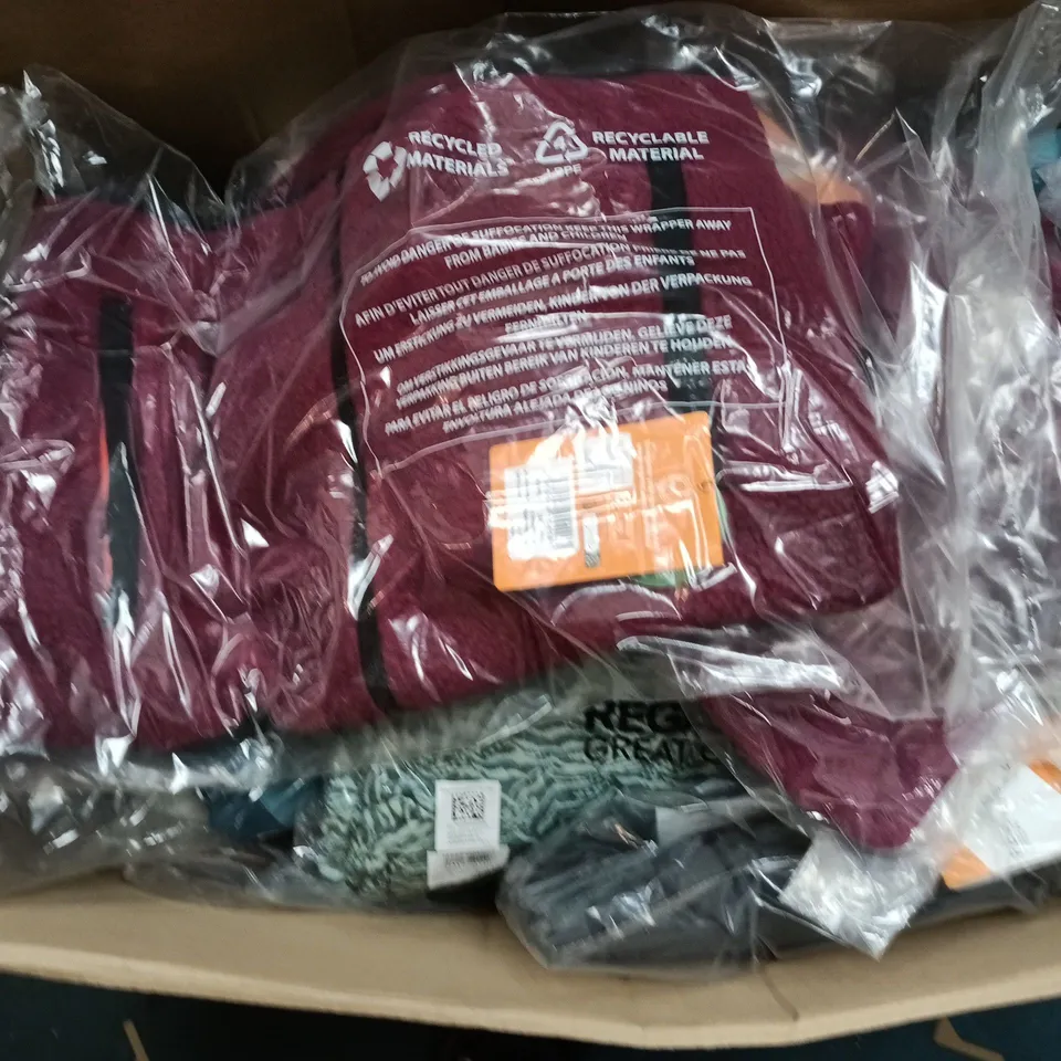 APPROXIMATELY 25 ASSORTED BRAND NEW REGATTA CLOTHING ITEMS IN VARIOUS SIZES, STYLES & COLOURS TO INCLUDE FRANKIE B/W, GEO SSHELL TRS II, FREDERICA TOP, ETC