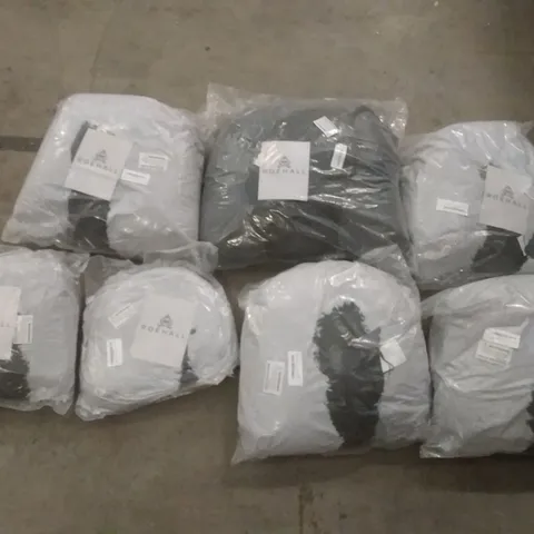 PALLET OF ASSORTED ROEHALL PET BEDS