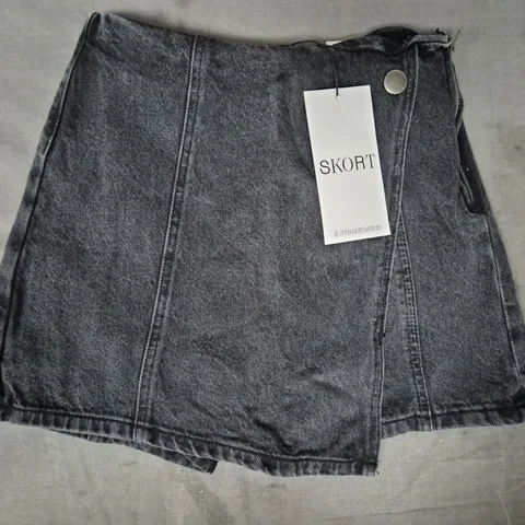 STRADIVARIUS SKORT IN BLACK SIZE UK 8