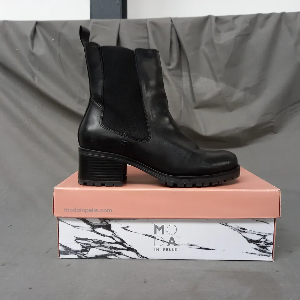 BOXED MODA IN PELLE BROOKLEA CHELSEA BOOTS IN BLACK SIZE 5