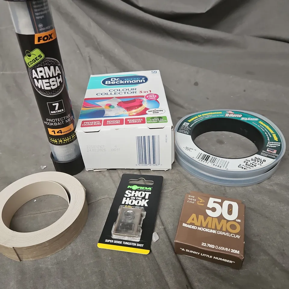 APPROXIMATELY 15 ASSORTED HOUSEHOLD ITEMS TO INCLUDE COLOUR COLLECTORS, GROUNDBAIT, HOOKBAIT MESH ETC 