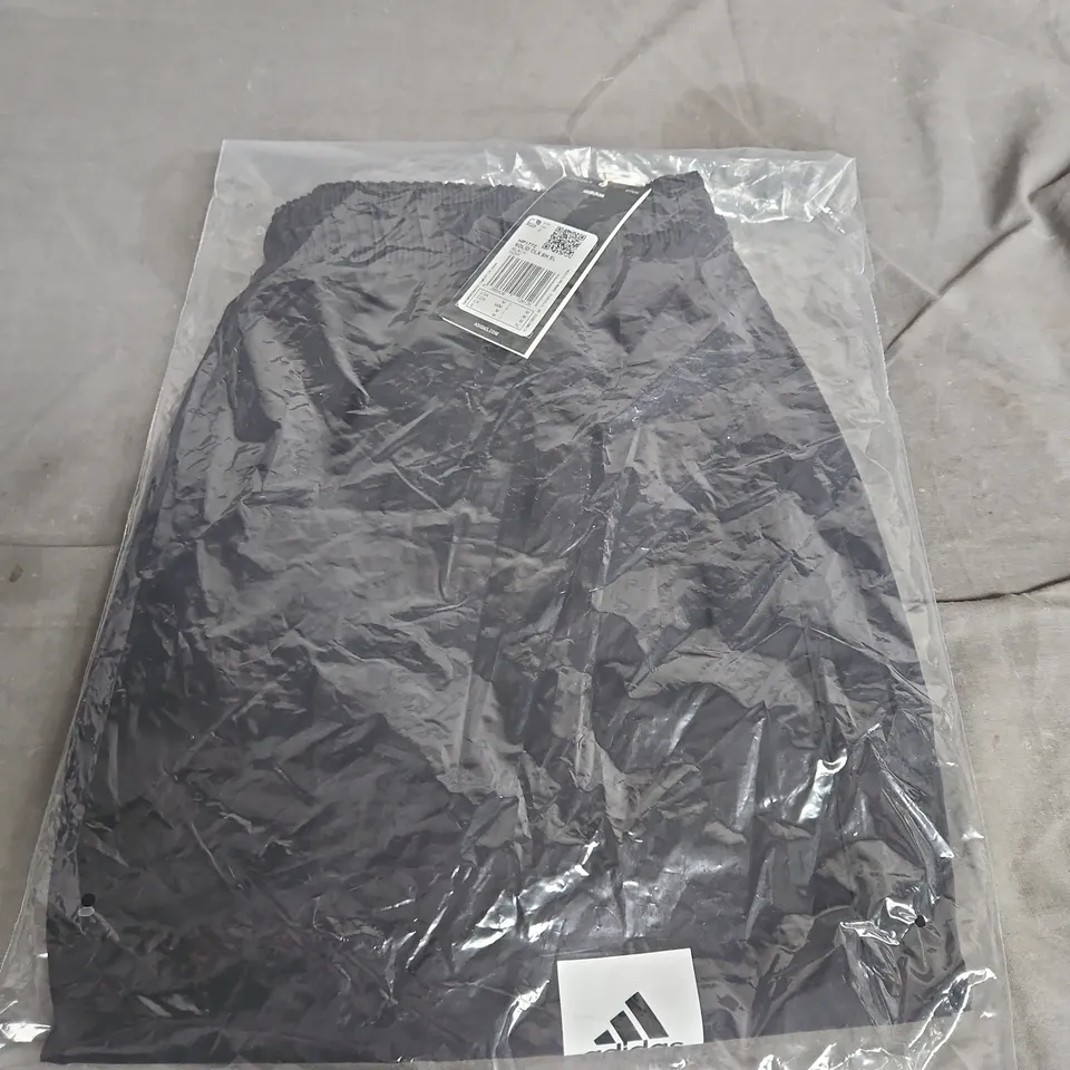 ADIDAS SOLID BLACK SHORTS SIZE S