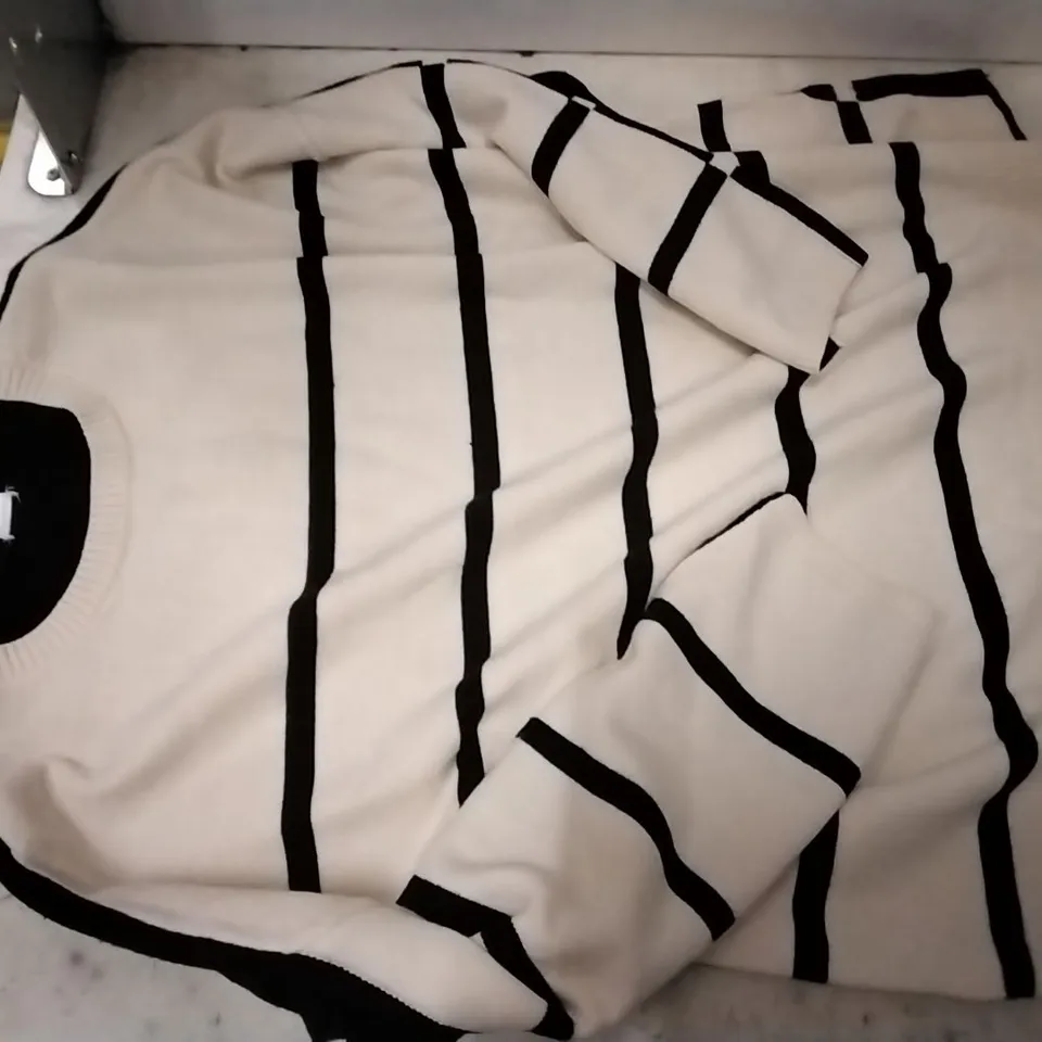 7BOX CONTAINING NINA LEONARD BLACK  DENIM  DRESS SIZE XL, 6 PCS AND 3 PCS WYNNE LAYERS JUMPER SIZE XL