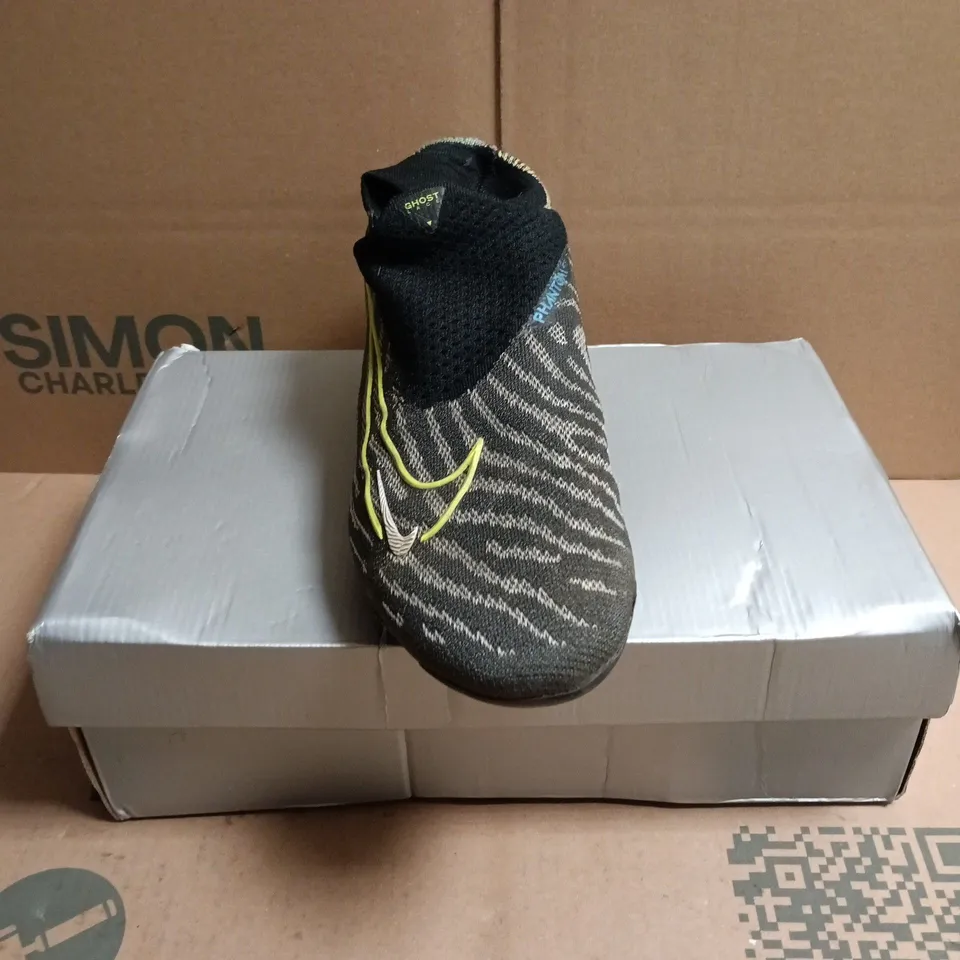 BOXED PAIR OF NIKE PHANTOM GX ELITE FOOTBALL BOOTS - 9.5
