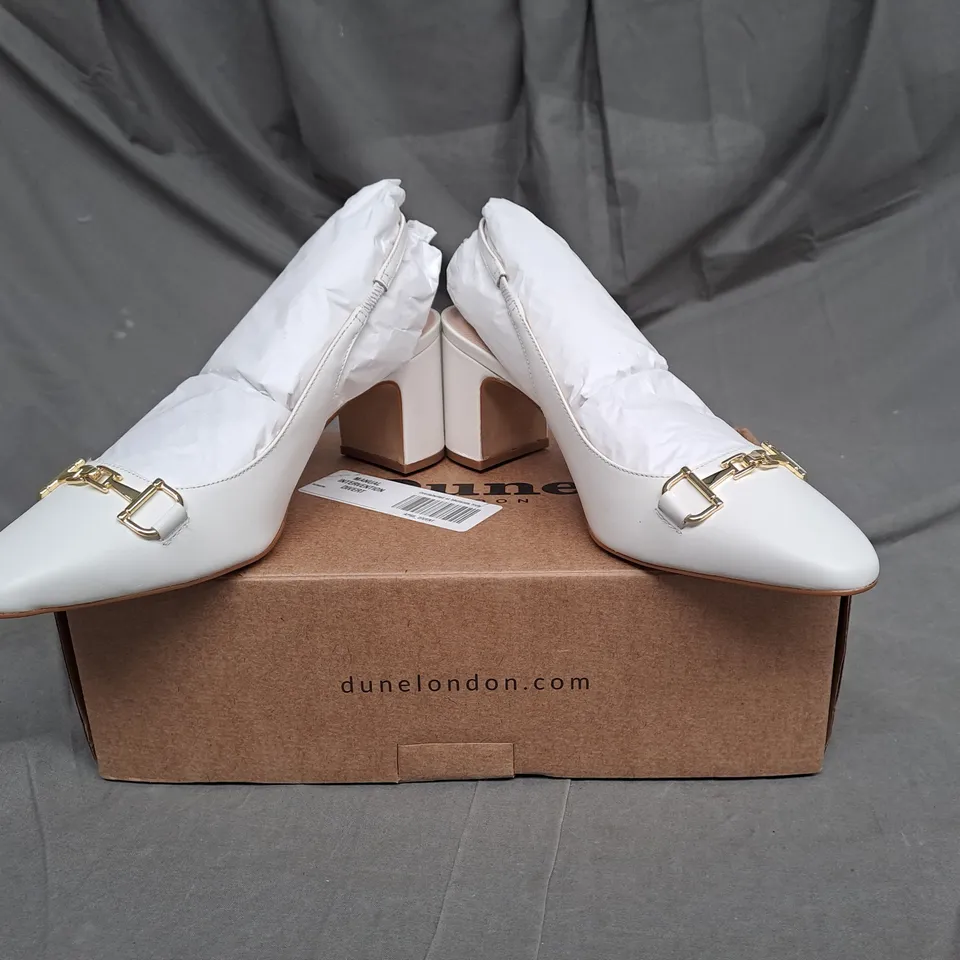 BOXED PAIR OF DUNE LONDON BLOCK HEEL SNAFFLE SHOE IN WHITE LEATHER SIZE 6